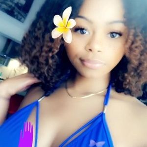 Meet your Posher, Selena